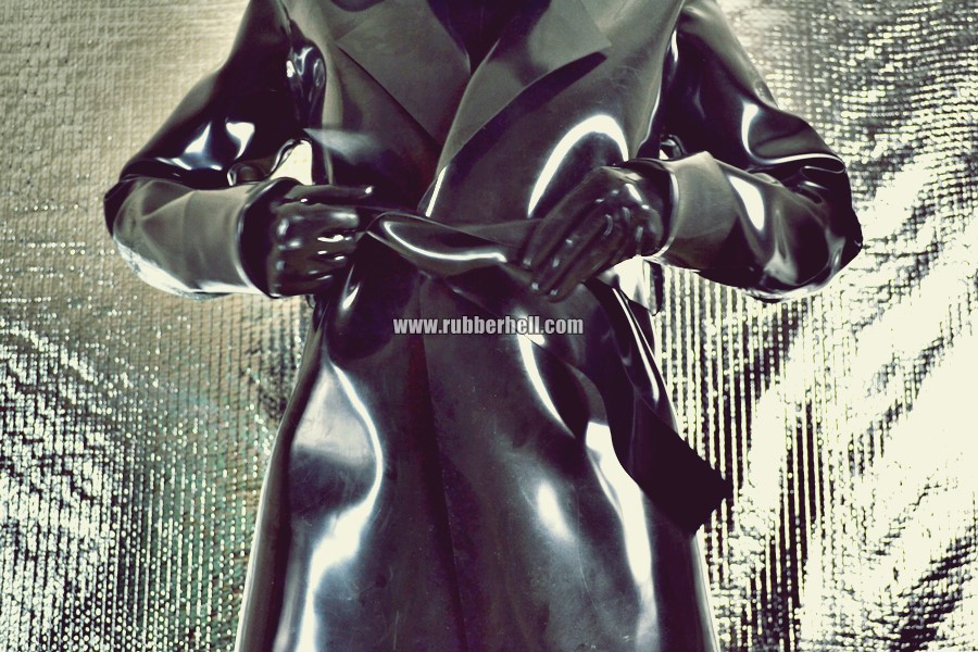 heavy-rubber-coat-and-gasmask-rubberhell-18