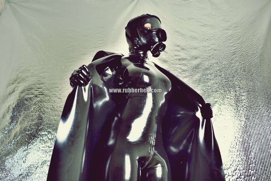 heavy-rubber-coat-and-gasmask-rubberhell-33