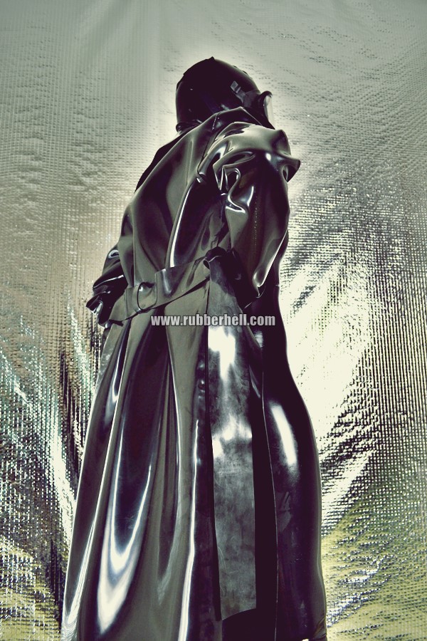 heavy-rubber-coat-and-gasmask-rubberhell-28