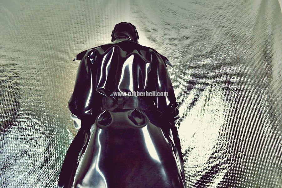 heavy-rubber-coat-and-gasmask-rubberhell-38